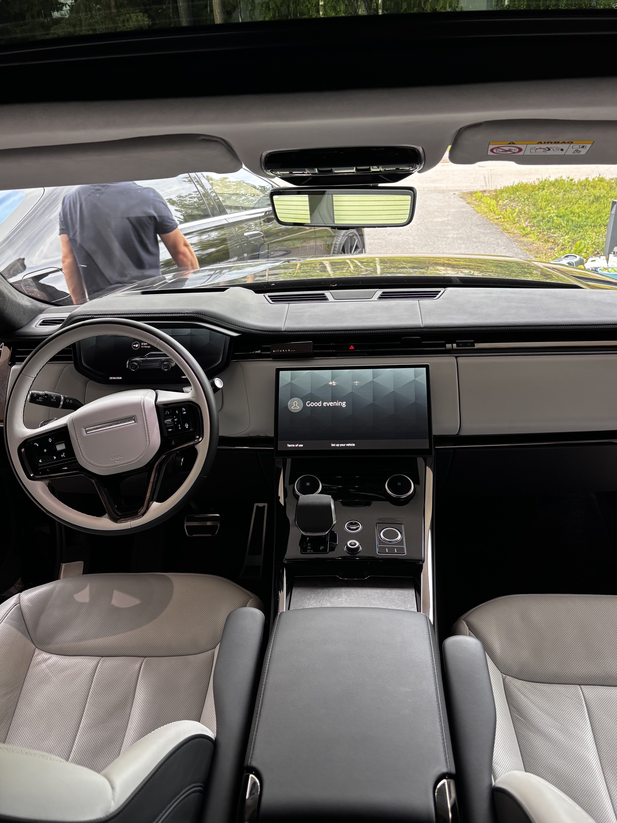 Range Rover Sportin ohjaamo sisäpesun jälkeen