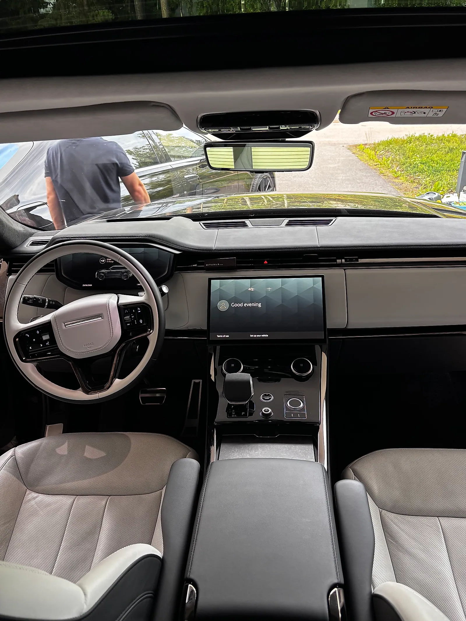 Range Rover Sportin ohjaamo sisäpesun jälkeen